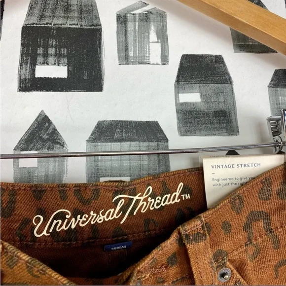 Universal thread, new with tags, vintage animal, print jeans - Picture 3 of 6